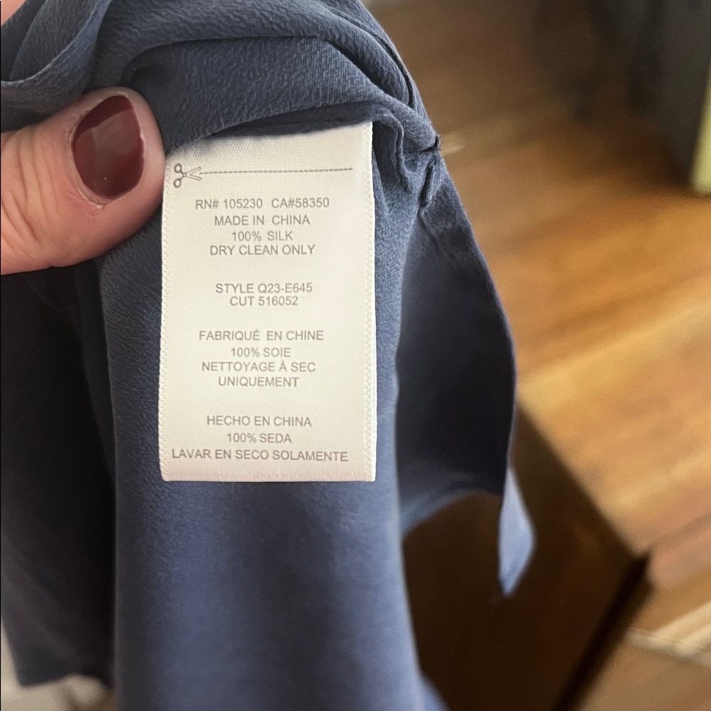 Equipment 100% Silk Sleeveless Navy Top - Picture 6 of 6